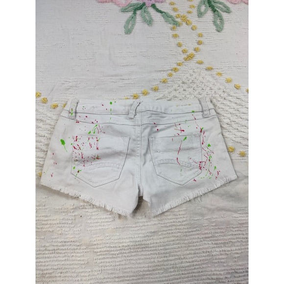 Rue21 White Denim Shorts Paint Splatter Distressed Frayed Raw Hem Casual 01 - Picture 6 of 7